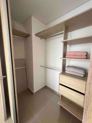 a walk in closet with wooden shelves and towels at Apartamento Moderno y lujoso con vista al mar Piso 1903 - cerca a ciudad amurallada in Cartagena de Indias