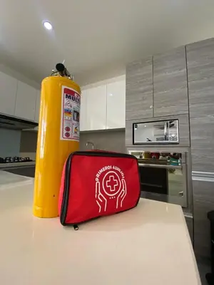 a red suitcase sitting on a table in a kitchen at Ctgna 10 personas 3 habitaciones Playa Américas Morros in Cartagena de Indias
