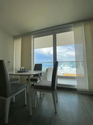 a room with a table and chairs and a large window at Ctgna 10 personas 3 habitaciones Playa Américas Morros in Cartagena de Indias