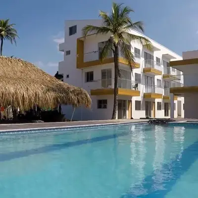 Apto 1er piso frente a la playa y con piscina