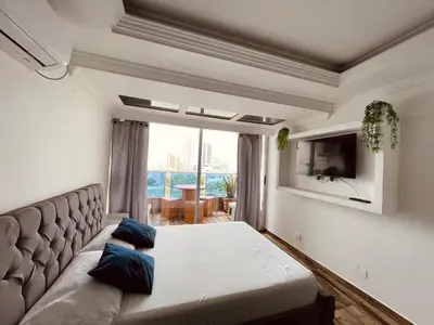 a living room with a couch and a television at Cartagena apto estudio piso 12 frente a la playa in Cartagena de Indias