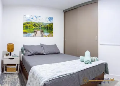 a bedroom with a bed and a painting on the wall at Coco Paraiso Baranquilla - Hermosos Apartamentos Cercanos Al Malecón Del Rio in Barranquilla