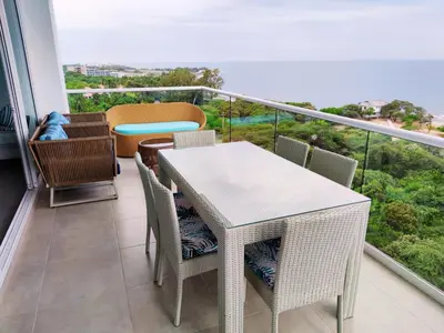 a balcony with a table and chairs and a view at Playa Dormida 2. Hermoso apartamento frente al mar in Santa Marta