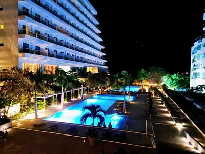 a swimming pool at night with a building at Playa Dormida 2. Hermoso apartamento frente al mar in Santa Marta